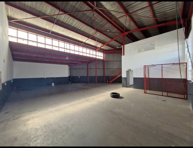 219M² WAREHOUSE TO LET IN JET PARK